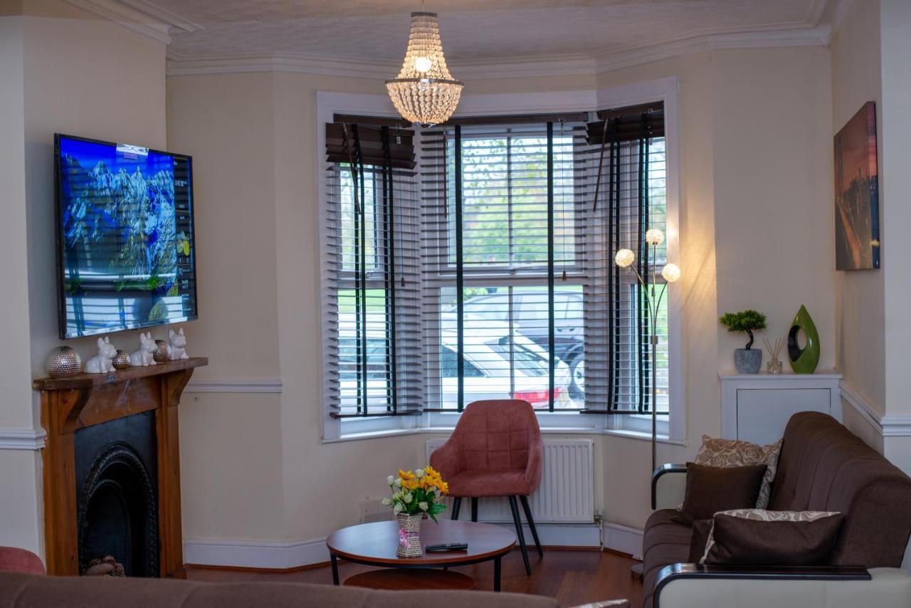 Royale Green View House- Free Parking, Wifi, Perfect For Contractors And Holiday Northampton Eksteriør billede
